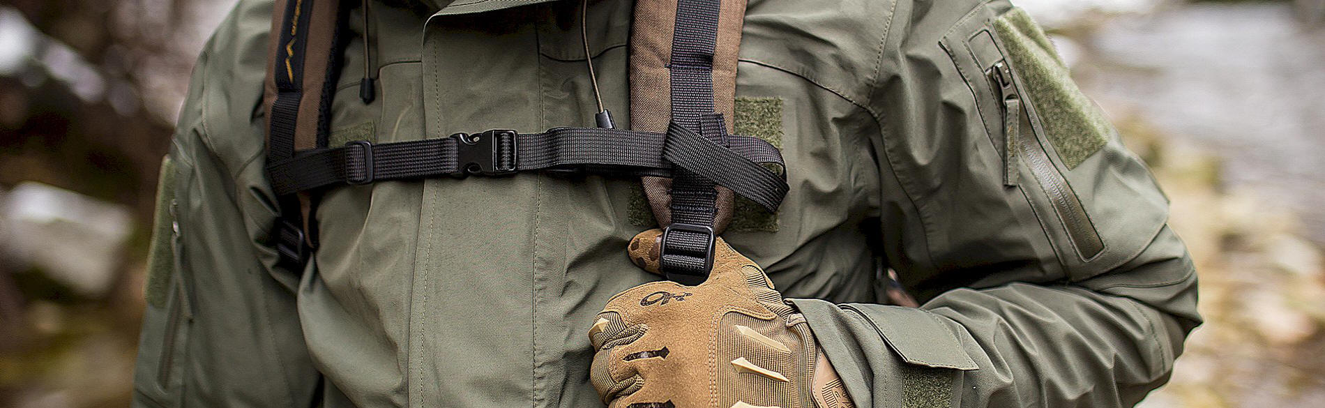 vêtements militaires pantalons vestes sweat-shirts chemises accessoires Pologne